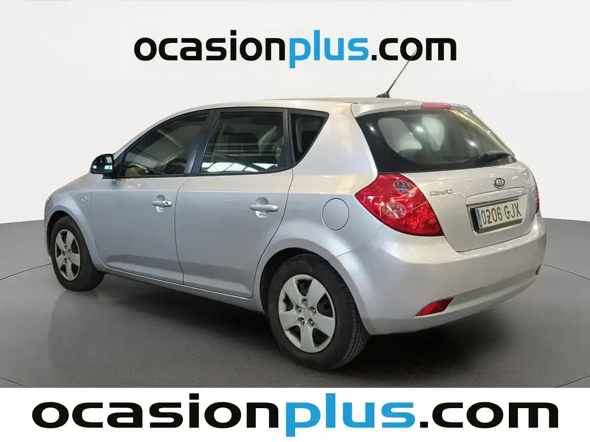 Usado Kia Ceed 109 CV (80 kW) 2008 Gris Utilitario