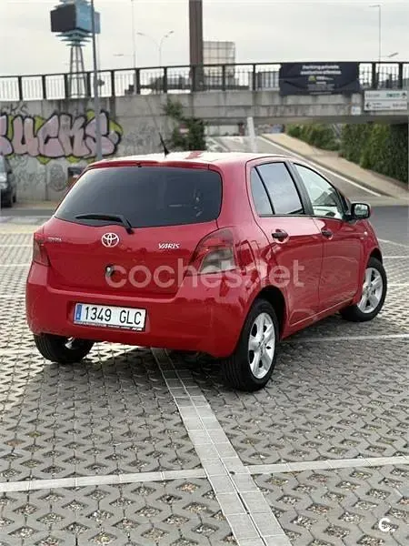 Usado Toyota Yaris 90 CV (66 kW) 2009 Rojo Utilitario