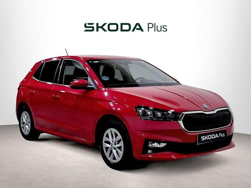 Rojo Usado 2024 Skoda Fabia Selection Utilitario | 17.490 € (Super precio) - Imagen 1/4