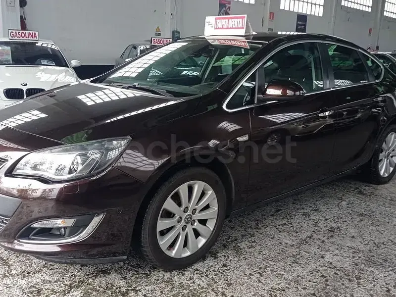 Usado Opel Astra Elegance 136 CV (100 kW) 2015 Marrón Berlina