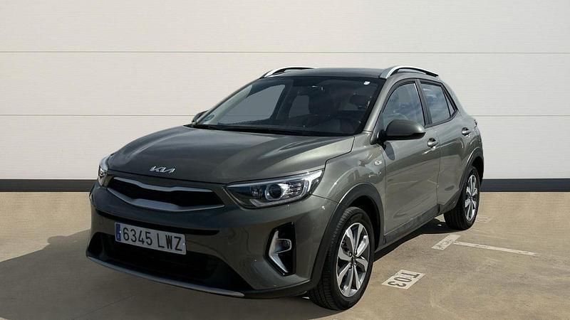 Usado Kia Stonic 84 CV (61 kW) 2022 Gris SUV