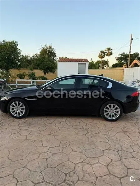 Usado Jaguar XE Portfolio 180 CV (132 kW) 2018 Negro Berlina
