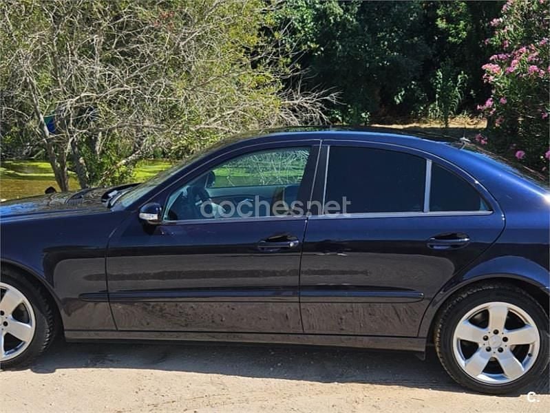 Azul Usado 2003 Mercedes E220 Classic Berlina | 7300 € (Precio justo) - Imagen 1/4