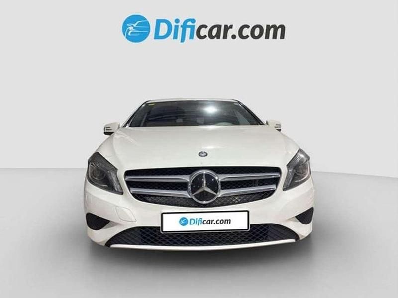 Käytetty Mercedes A180 AMG line 111 HP (81 kW) 2015 Valkoinen Sedan