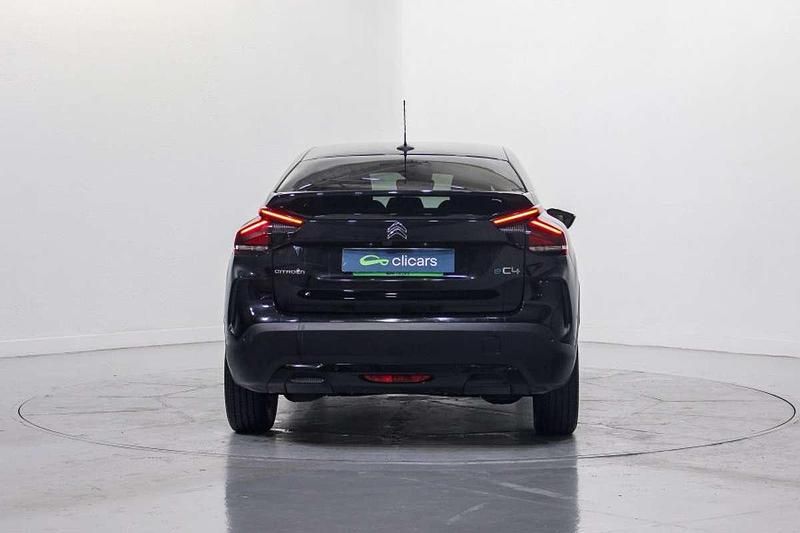 Usado Citroën e-C4 Shine 100 kW (136 CV) 2022 Negro Berlina