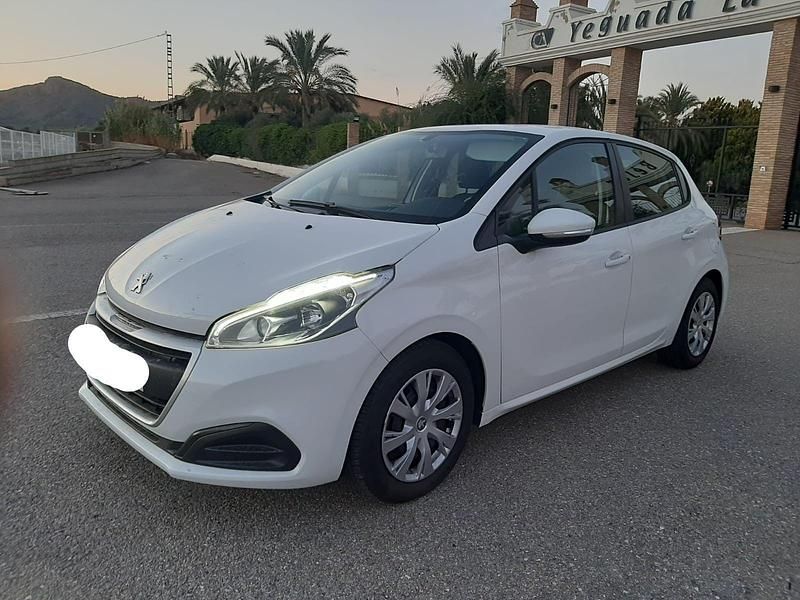 Usado Peugeot 208 Active 100 CV (73 kW) 2019 Blanco Utilitario