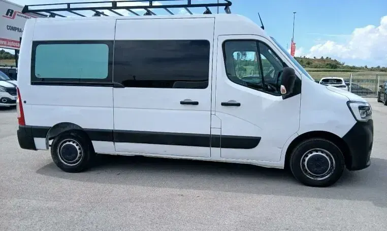 Usado Renault Master 135 CV (99 kW) 2022 Blanco Monovolumen