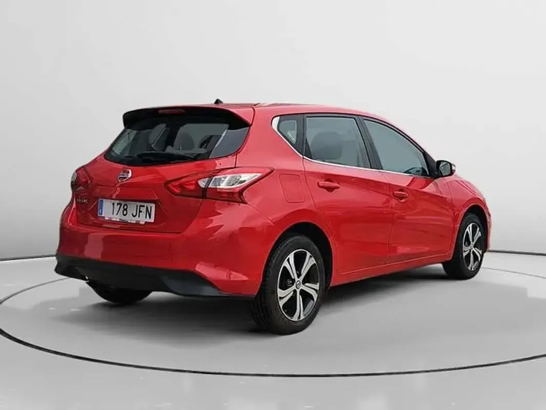 Usado Nissan Pulsar Acenta 116 CV (85 kW) 2015 Rojo Utilitario