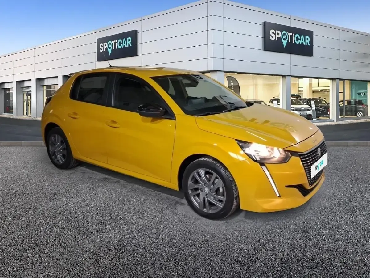 Usado Peugeot 208 Active 100 CV (73 kW) 2022 Dorado Utilitario