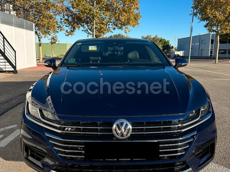 Azul Usado 2018 VW Arteon R-line Berlina | 25.500 € (Precio justo) - Imagen 1/4
