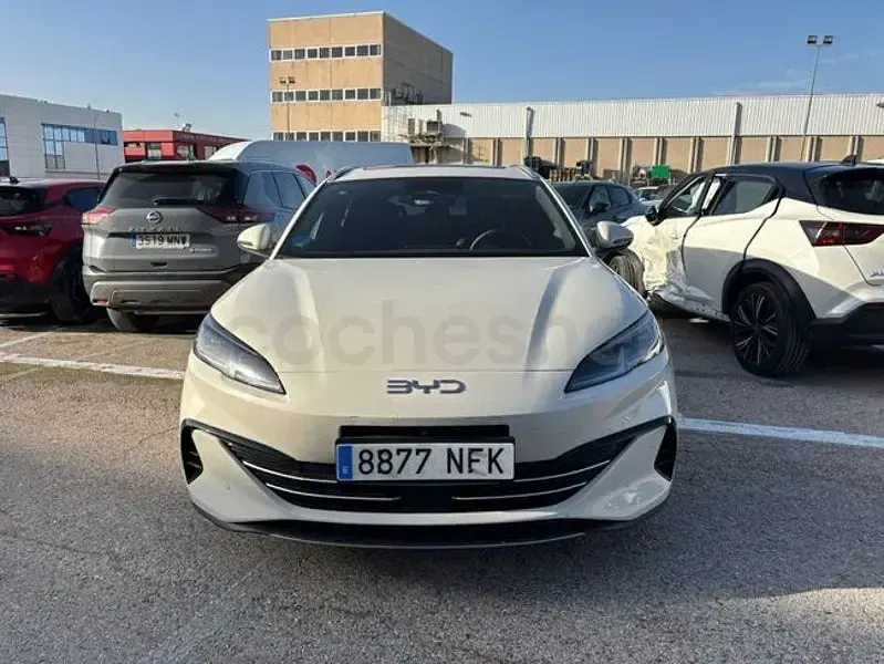 Usado BYD Seal Comfort 212 CV (155 kW) 2025 Gris / plata Familiar