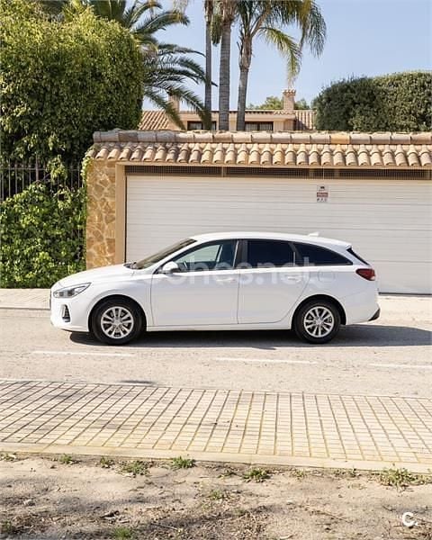 Begagnad Hyundai i30 120 HK (88 kW) 2018 Vit Kombi