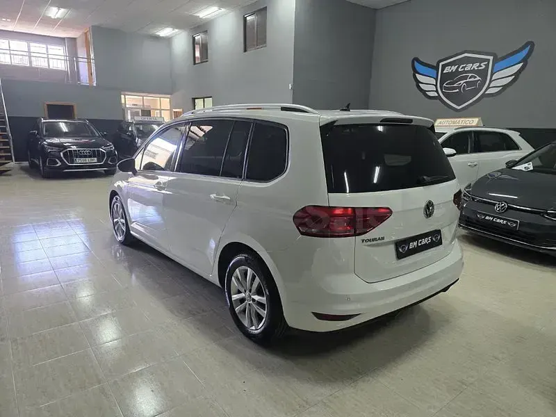 Usado VW Touran Advance 115 CV (84 kW) 2019 Blanco Monovolumen