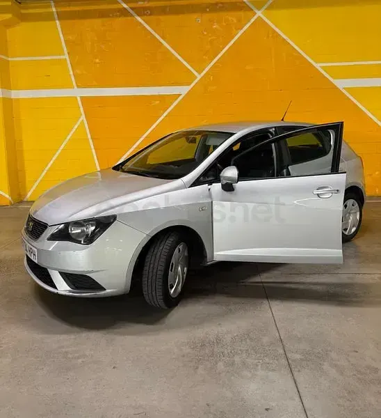 Usado Seat Ibiza Reference 60 CV (44 kW) 2013 Gris / plata Berlina