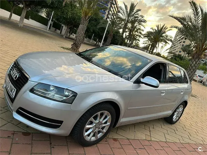 Używany Audi A3 Ambiente 105 KM (77 kW) 2013 Szary Sedan/Limuzyna