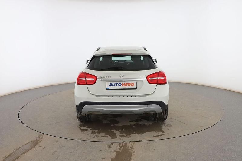 Usado Mercedes GLA200 Style 135 CV (99 kW) 2015 Blanco SUV
