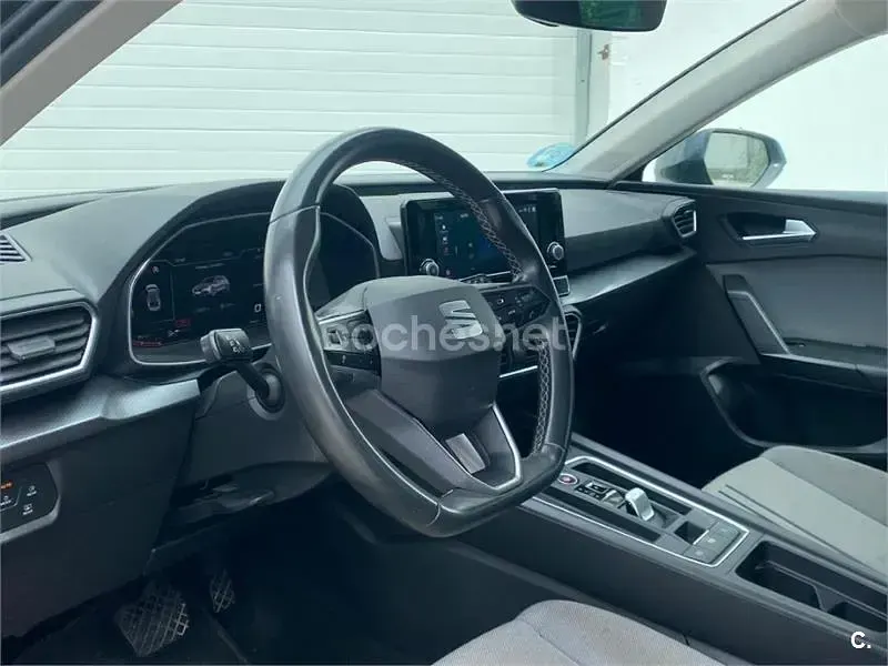 Usado Seat Leon Style 150 CV (110 kW) 2020 Gris / plata Familiar
