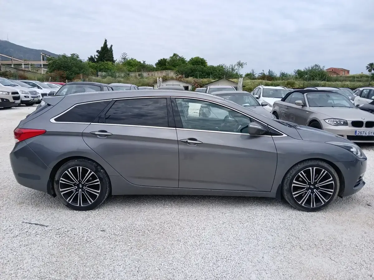 Usado Hyundai i40 141 CV (103 kW) 2015 Gris Familiar