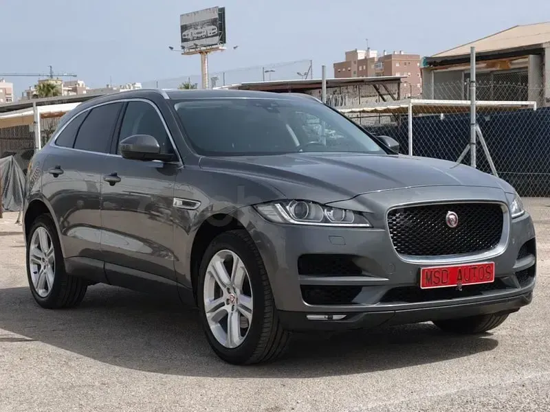 Usado Jaguar F-Pace Portfolio 300 CV (220 kW) 2017 Gris / plata SUV