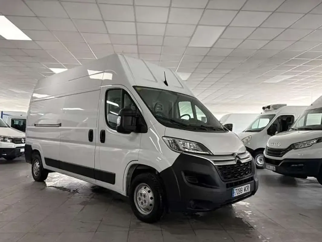 Usado Citroën Jumper 140 CV (102 kW) 2023 Blanco Monovolumen