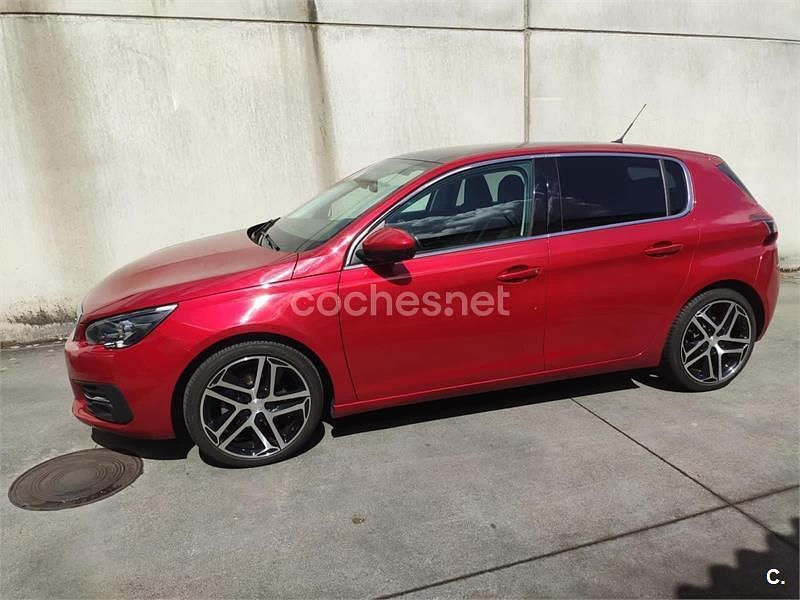 Usado Peugeot 308 Allure 130 CV (95 kW) 2018 Rojo Berlina