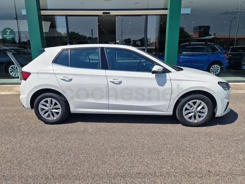 Usado Skoda Kamiq Ambition 95 CV (69 kW) 2023 Blanco SUV