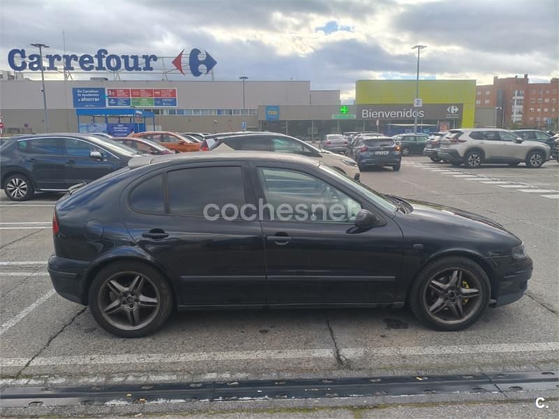 Usado Seat Leon Sport 130 CV (95 kW) 2003 Negro Utilitario
