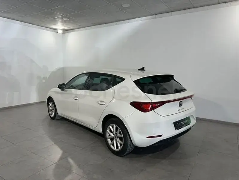 Usado Seat Leon Style 115 CV (84 kW) 2021 Blanco Berlina