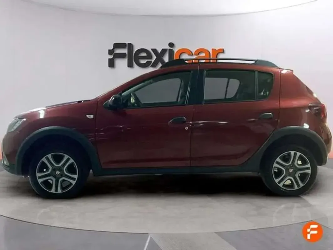 Käytetty Dacia Sandero Stepway 90 HP (66 kW) 2020 Punainen Sedan