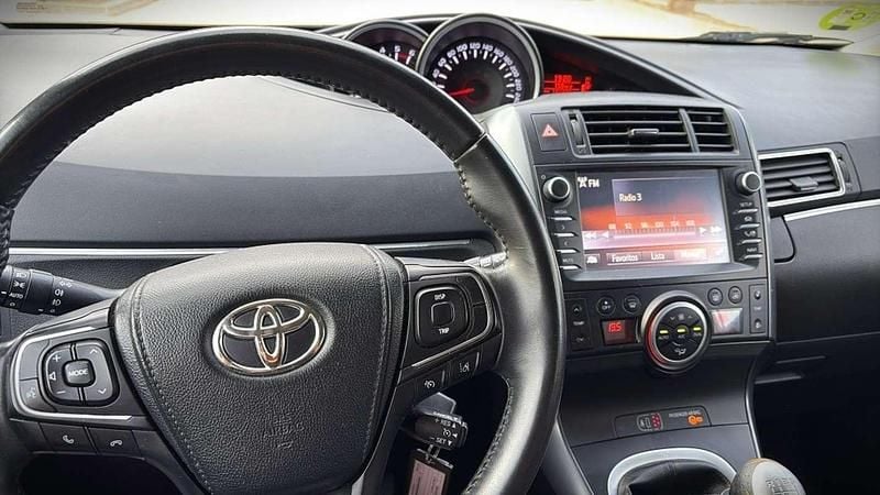 Usado Toyota Verso Advance 112 CV (82 kW) 2016 Gris Monovolumen