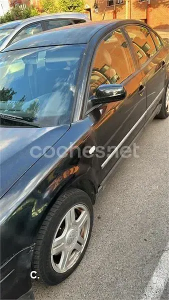 Usado VW Passat Trendline 130 CV (95 kW) 2000 Negro Familiar