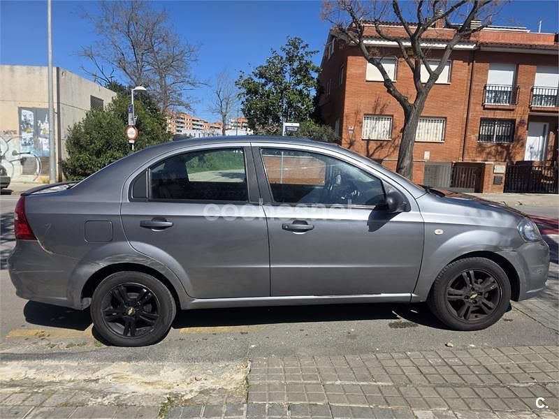 Usado Chevrolet Aveo LT 101 CV (74 kW) 2011 Gris / plata Berlina