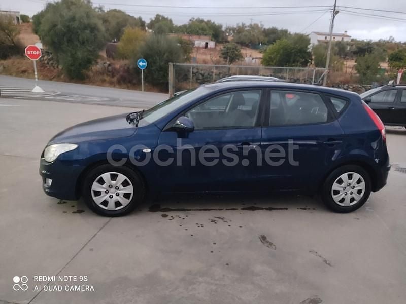 Usado Hyundai i30 Comfort 90 CV (66 kW) 2010 Azul Berlina