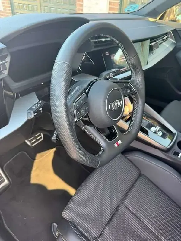 Usado Audi A3 Sportback S-Line 116 CV (85 kW) 2023 Gris Utilitario