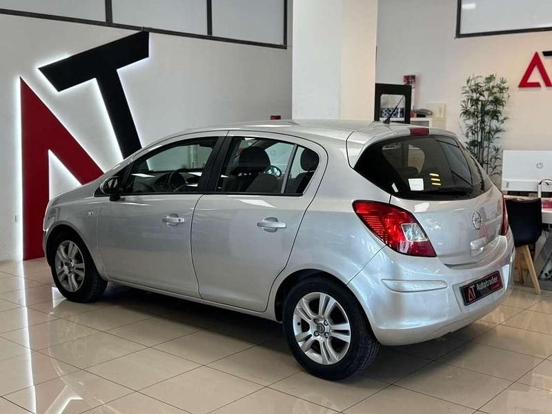 Usado Opel Corsa Excellence 95 CV (69 kW) 2012 Plateado Utilitario