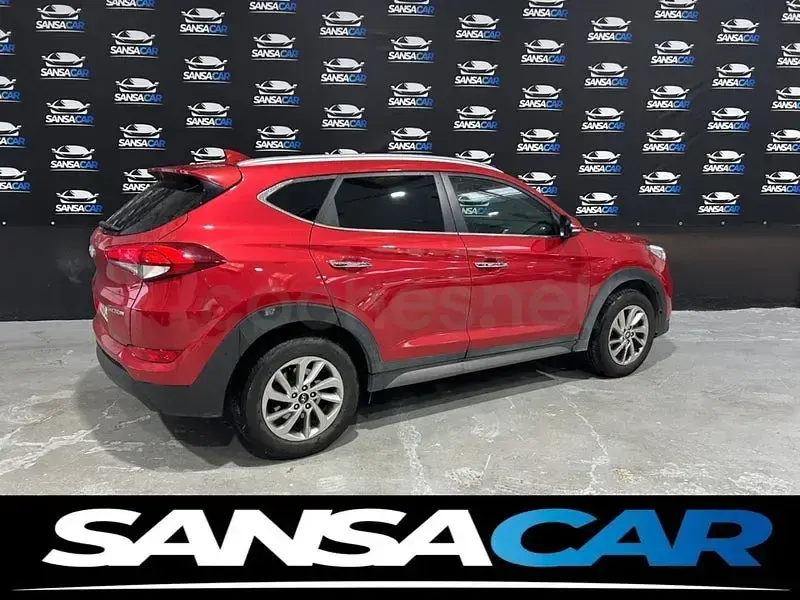 Usado Hyundai Tucson 131 CV (96 kW) 2016 Granate SUV
