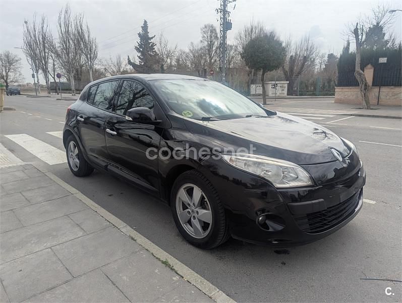 Usado Renault Mégane Dynamique 130 CV (95 kW) 2011 Negro Berlina