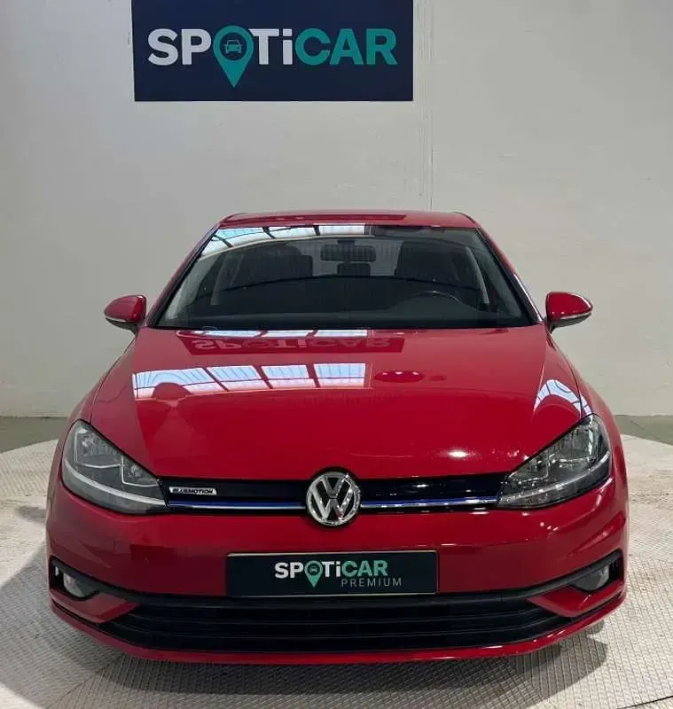 Usado VW Golf VII Advance 131 CV (96 kW) 2020 Rojo Utilitario