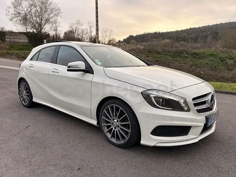 Usado Mercedes A180 AMG line 122 CV (89 kW) 2015 Blanco Utilitario