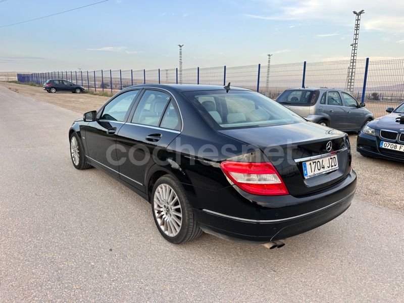 Usado Mercedes C180 Avantgarde 156 CV (114 kW) 2010 Azul Berlina