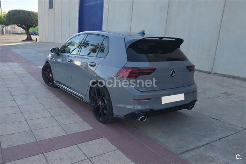Usado VW Golf VIII GTI Clubsport 301 CV (221 kW) 2022 Gris / plata Berlina