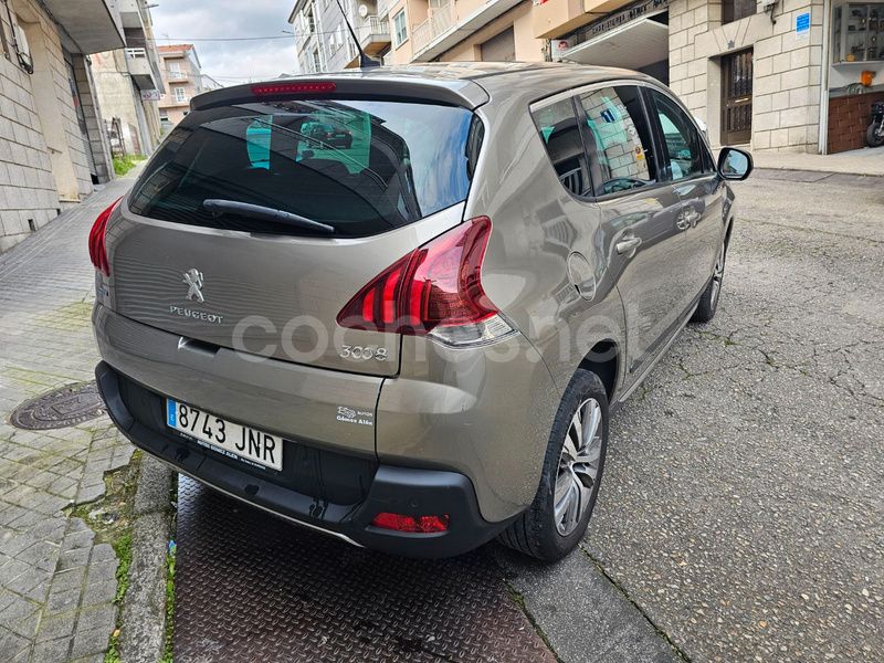 Usado Peugeot 3008 Allure 120 CV (88 kW) 2016 Beige Berlina