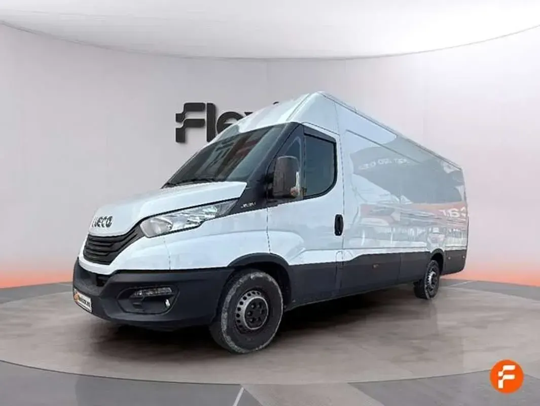 Usado Iveco Daily 156 CV (114 kW) 2023 Blanco Van