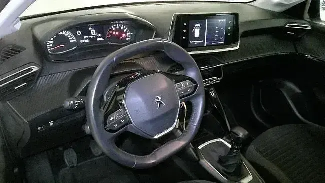 Usado Peugeot 208 Active 102 CV (75 kW) 2023 Blanco Utilitario