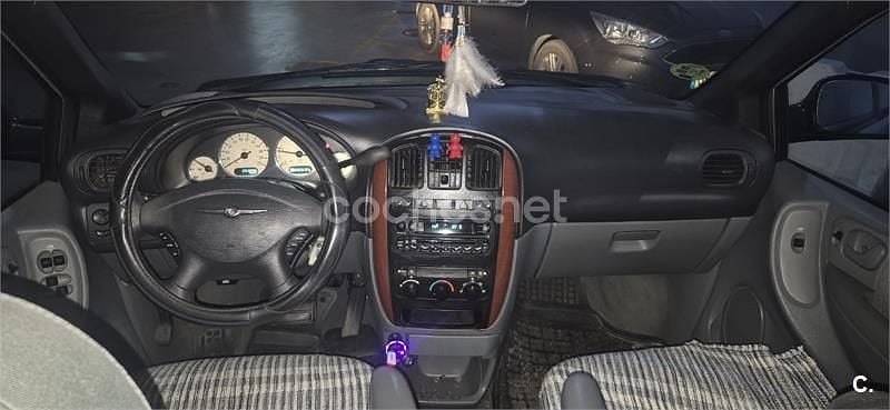 Usado Chrysler Voyager 150 CV (110 kW) 2007 Gris / plata Monovolumen