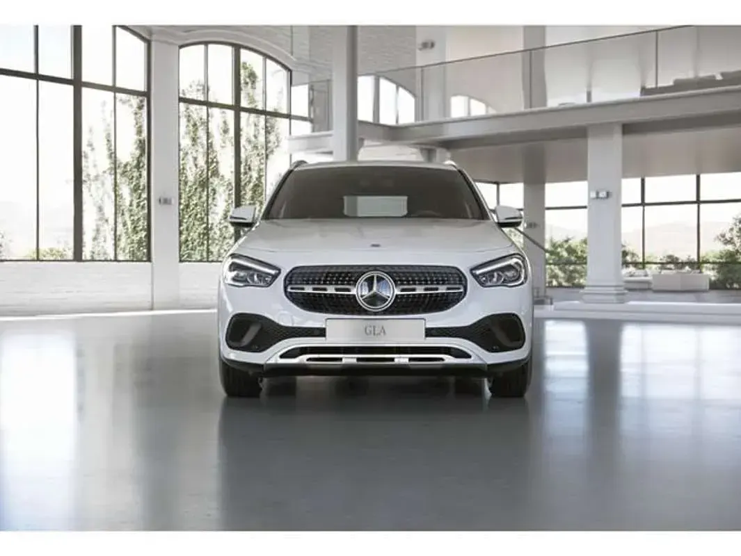 Begagnad Mercedes GLA200 150 HK (110 kW) 2023 Vit SUV