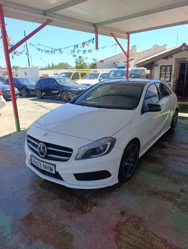Usado Mercedes A180 AMG line 109 CV (80 kW) 2014 Blanco Utilitario