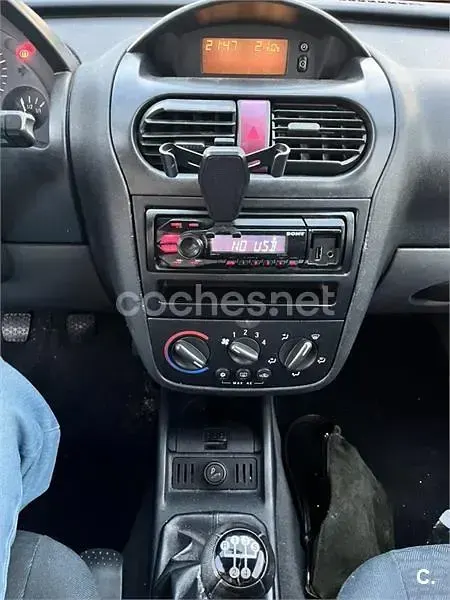 Usado Opel Corsa Edition 65 CV (47 kW) 2001 Gris / plata Utilitario