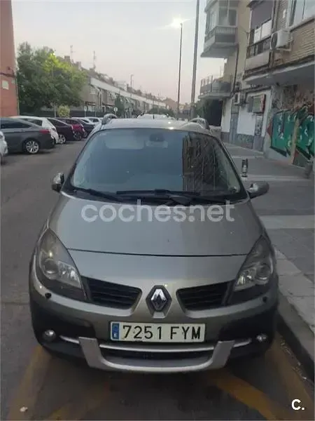 Usado Renault Scenic E-Tech Dynamique 130 CV (95 kW) 2008 Gris / plata Monovolumen