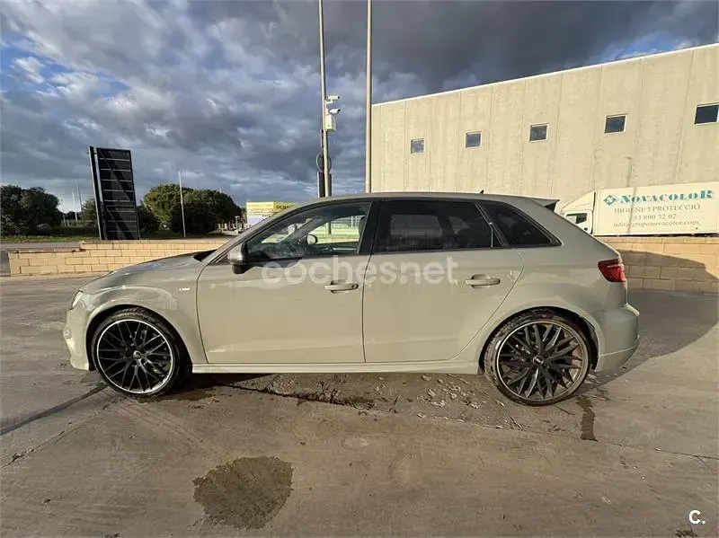 Usado Audi A3 150 CV (110 kW) 2019 Gris / plata Berlina